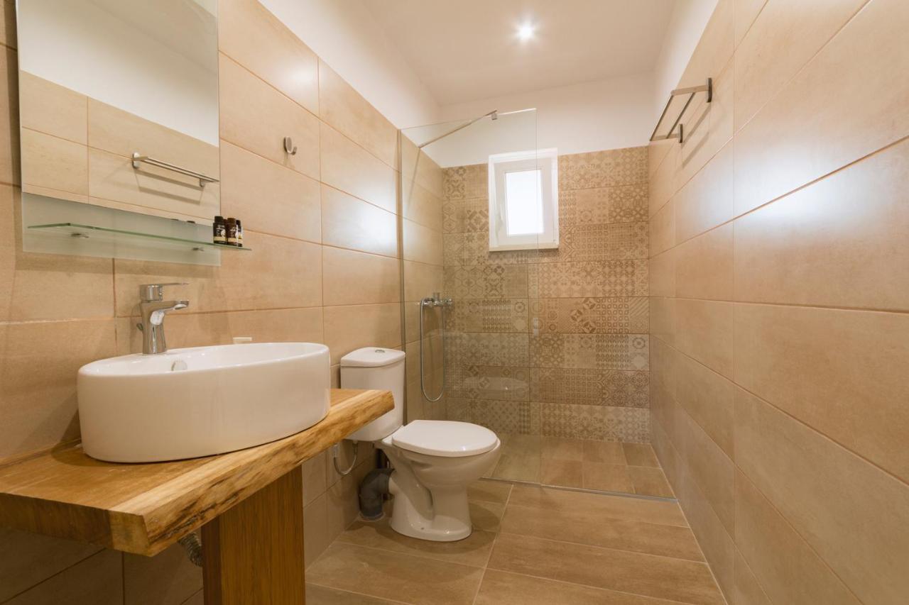 Bed and Breakfast Luca Mare Gouvia Exterior foto