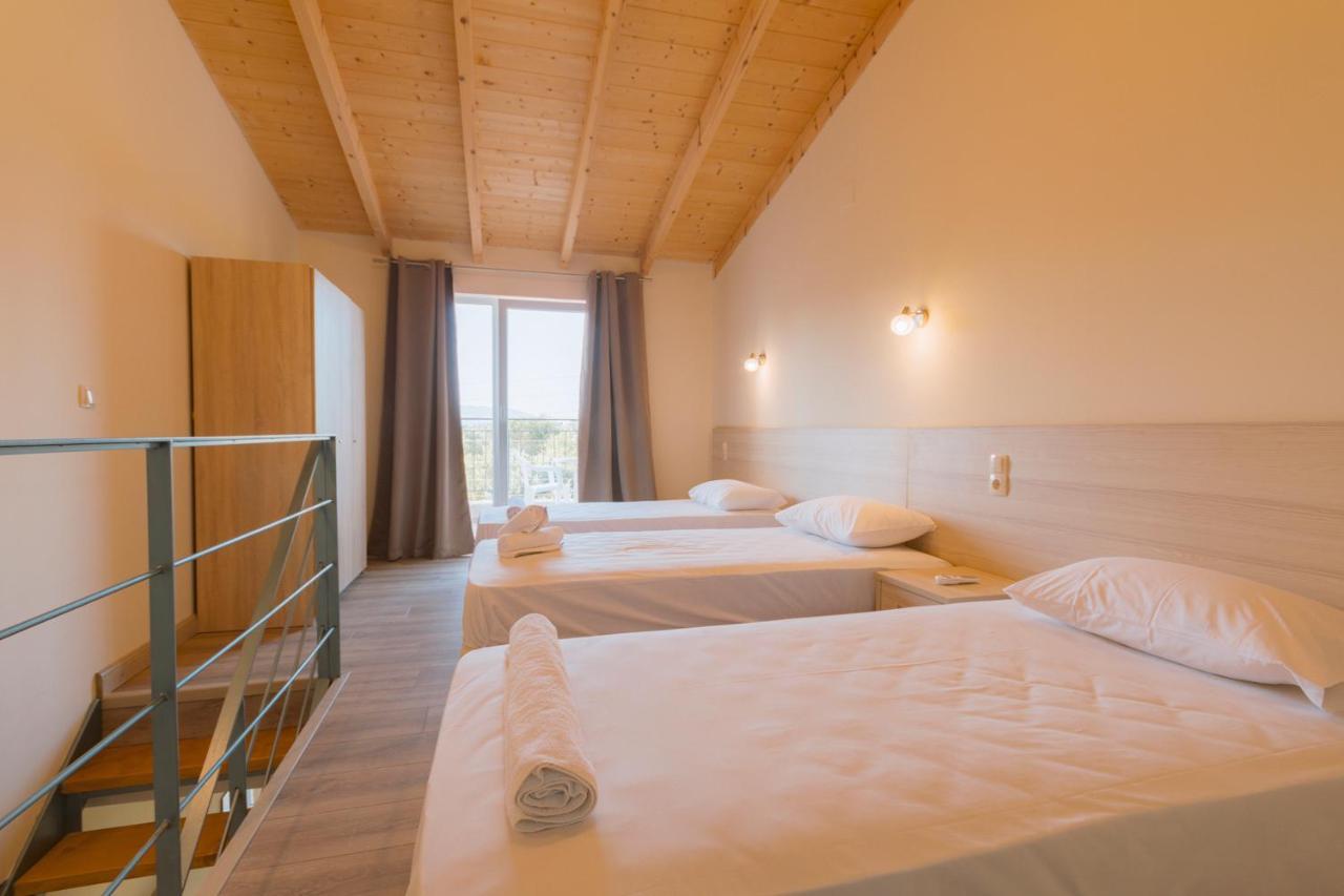 Bed and Breakfast Luca Mare Gouvia Exterior foto