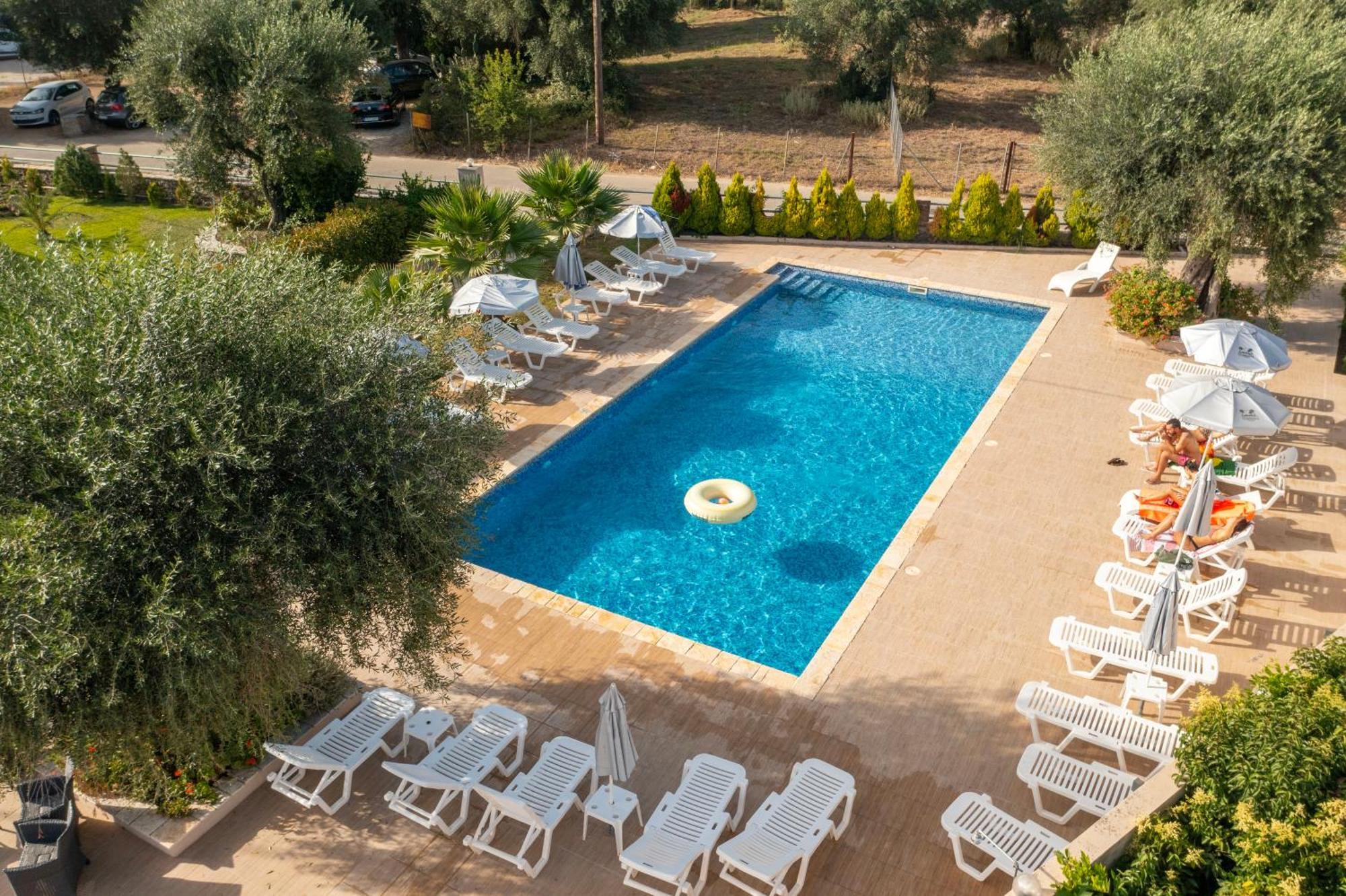 Bed and Breakfast Luca Mare Gouvia Exterior foto