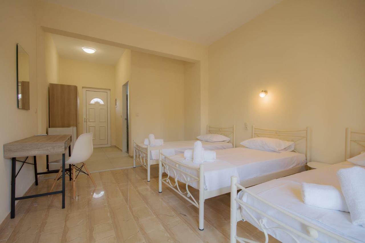 Bed and Breakfast Luca Mare Gouvia Exterior foto